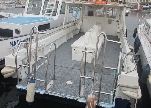 barca per immersioni 